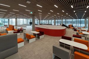 Bibliothek LIV mit Medienräumen, Arbeitsplätzen und Gruppenräumen.