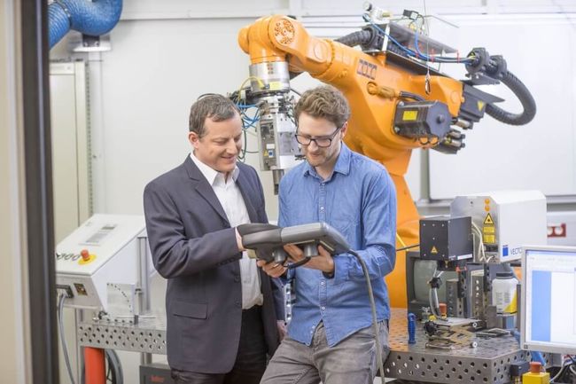 Zahlreiche Fernstudiengänge für Ingenieure